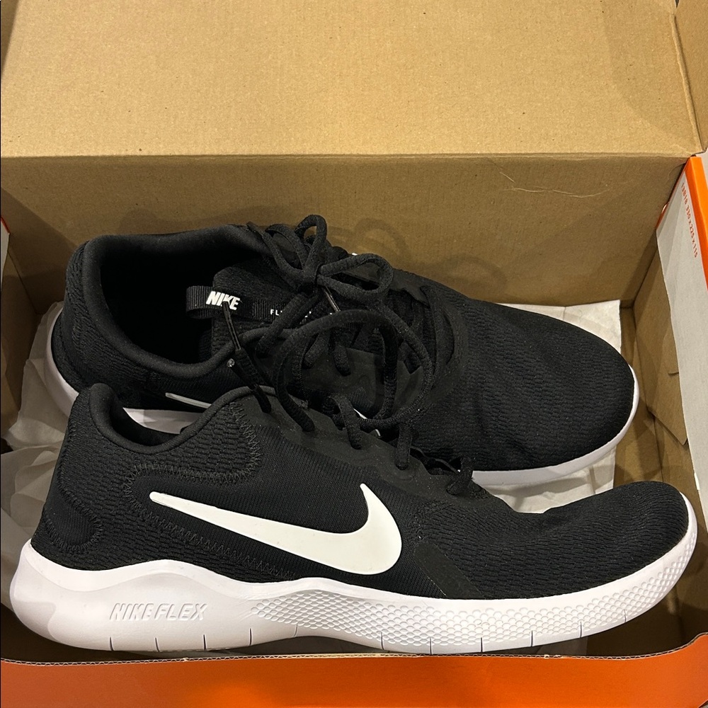 Nike Men's Black and White Athletic Shoes